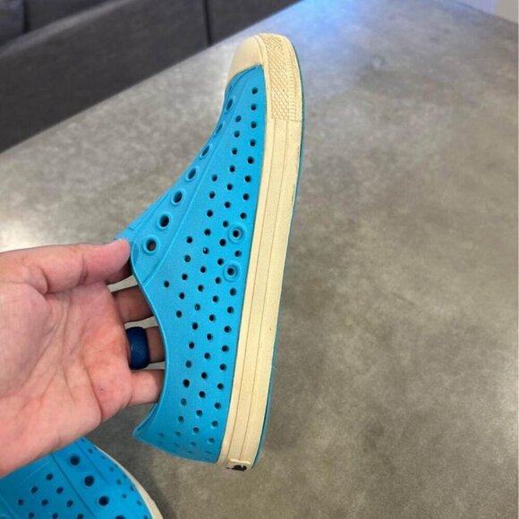 NATIVES! Womans size 6, men’s size 4. Excellent condition. Waterproof. - Picture 3 of 7